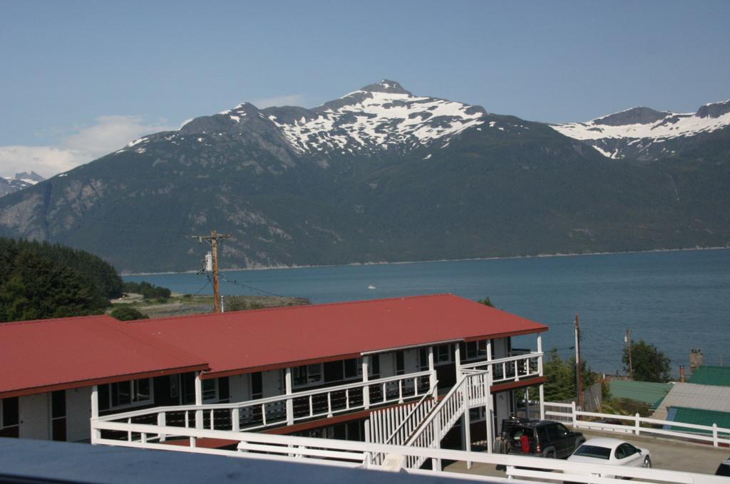 Captain'S Choice Motel Haines Exterior foto