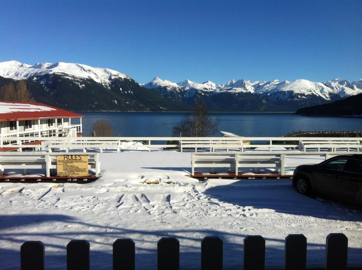 Captain'S Choice Motel Haines Exterior foto